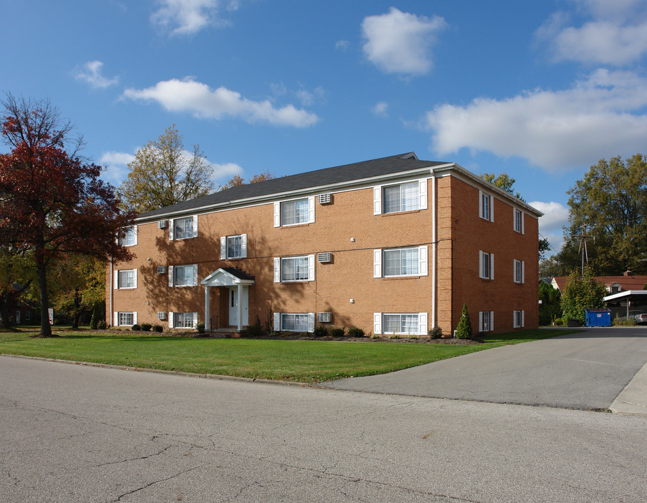 4250 Hillman Way in Youngstown, OH - Building Photo