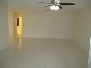 124 Lake Irene Dr in West Palm Beach, FL - Foto de edificio - Building Photo