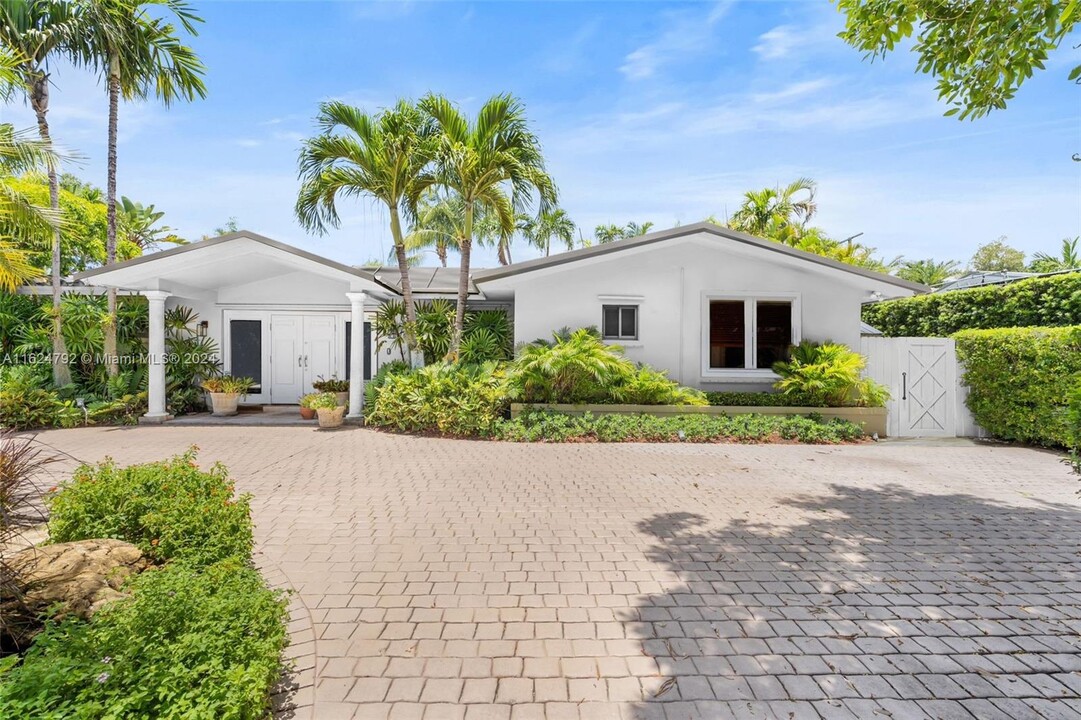 270 Cypress Dr in Key Biscayne, FL - Building Photo