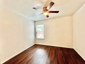 410 Bryan St, Unit 2 in Denton, TX - Building Photo - Building Photo