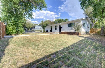 5407 Manor Rd in Austin, TX - Building Photo - Building Photo