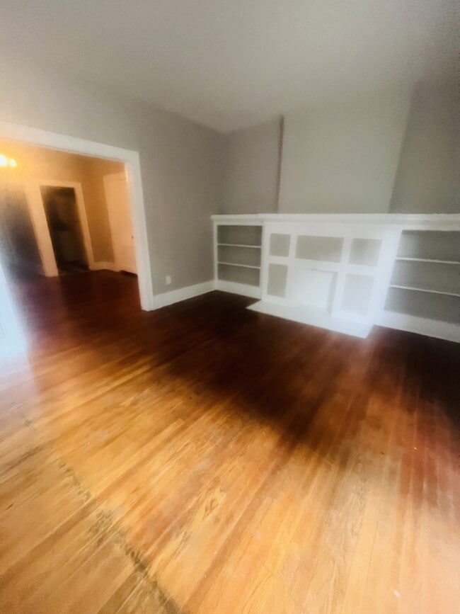 property at 1831 W Park Pl