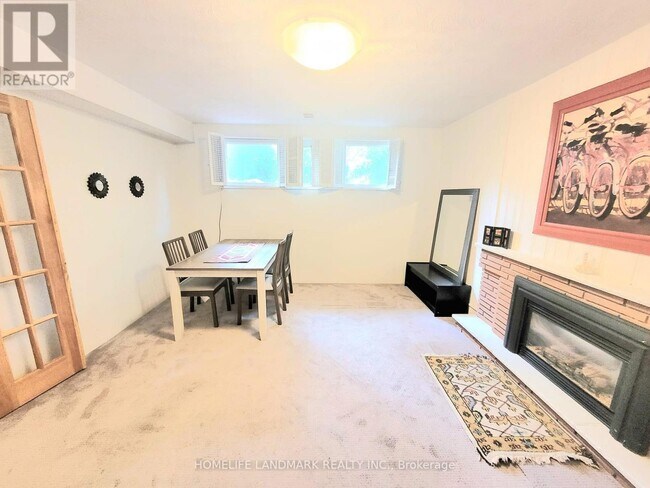 30 Sumner Heights Dr in Toronto, ON - Building Photo - Building Photo