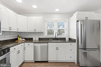 5716 Crawford Dr in Rockville, MD - Building Photo - Building Photo