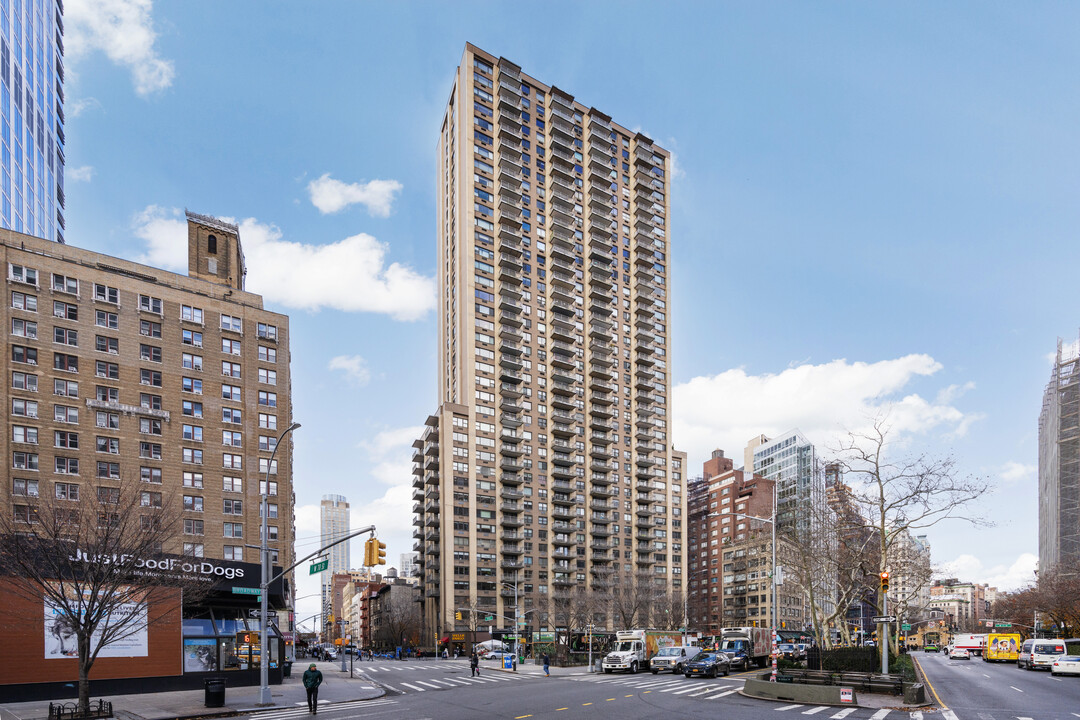 One Sherman Square Apartments in New York, NY - Foto de edificio