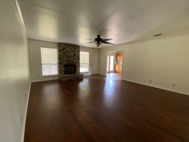 9012 Frostwood Trail in Austin, TX - Foto de edificio - Building Photo