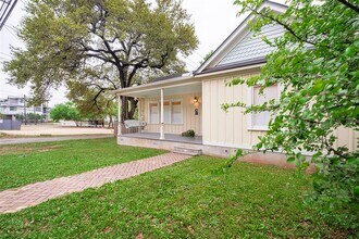 1208 Navasota St in Austin, TX - Building Photo - Building Photo
