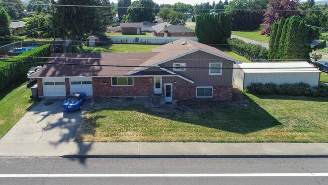 property at 904 S McDonald Rd