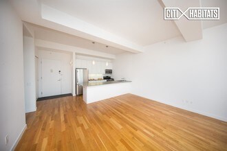 122 West St-Unit -4A in Brooklyn, NY - Building Photo - Building Photo