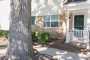 9071 Wrenwood Ln in St. Louis, MO - Building Photo