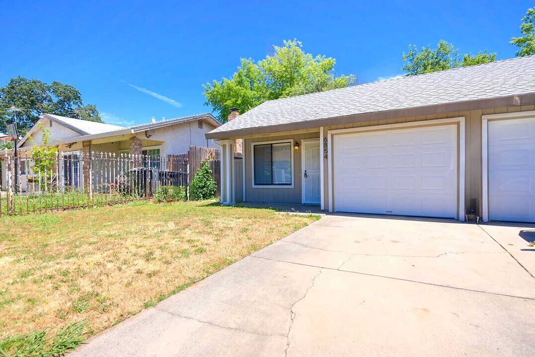 6854-6854 Concert Way in Sacramento, CA - Building Photo