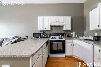 309 Bolton St, Unit 11 in Boston, MA - Foto de edificio - Building Photo