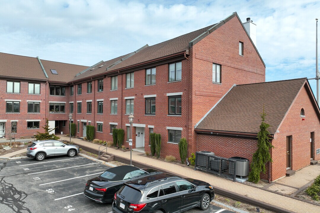 River's Edge Condominiums in Newburyport, MA - Building Photo