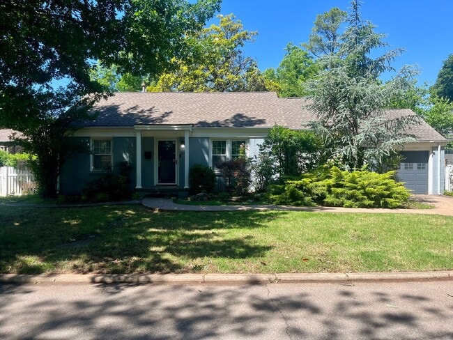 property at 1108 Woodlawn Pl