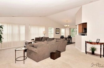 404 Bay Tree Cir in Vernon Hills, IL - Building Photo - Building Photo