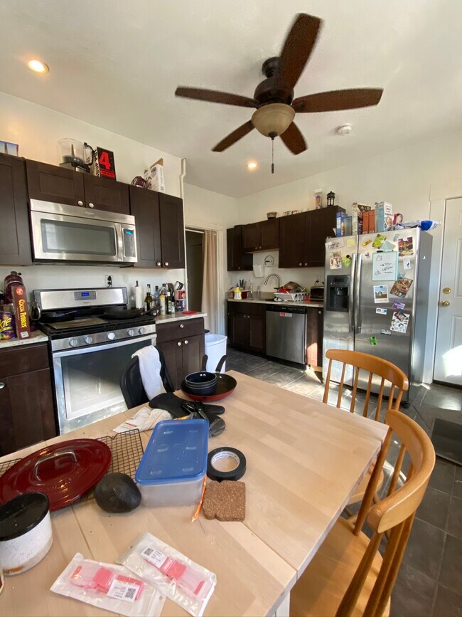 108 Hyde Park Ave, Unit 2 in Boston, MA - Foto de edificio - Building Photo