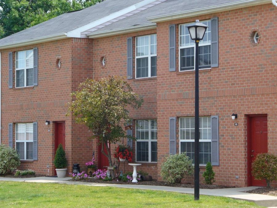 Cranbery Pointe Townhomes in Cranberry Township, PA - Building Photo