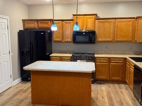 314 Vineland Pl Dr in Vine Grove, KY - Building Photo - Building Photo
