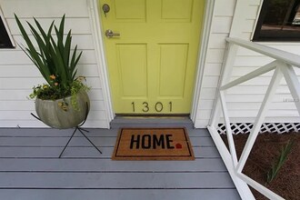 1301 E Cayuga St in Tampa, FL - Building Photo - Building Photo