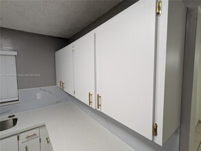 452 SW 2nd St in Miami, FL - Foto de edificio - Building Photo