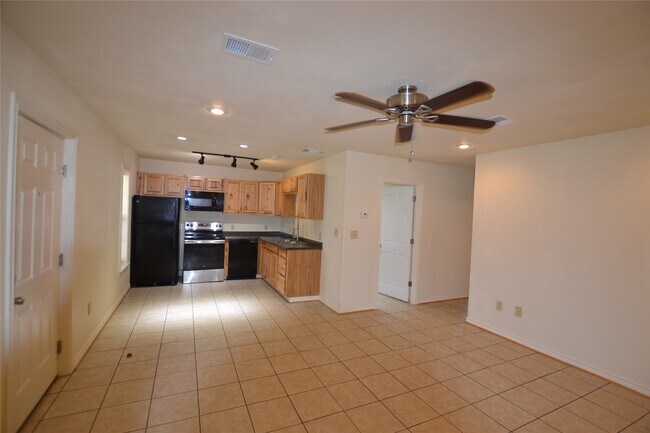 253 Old Groveton Rd in Onalaska, TX - Building Photo - Building Photo