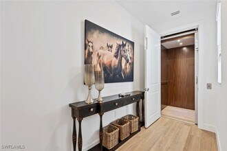 16889 Fairgrove Way in Naples, FL - Foto de edificio - Building Photo