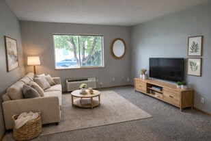 Cascade Village in Ellensburg, WA - Building Photo