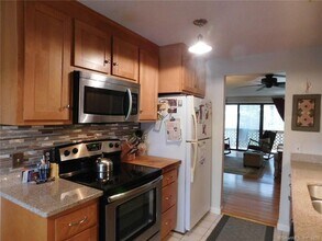 32 Upper Pattagansett Rd in East Lyme, CT - Building Photo - Building Photo