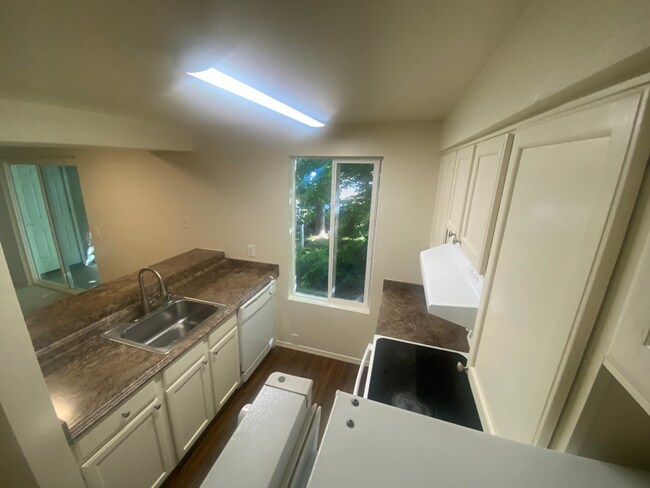 13716 15th Ave NE in Seattle, WA - Building Photo - Building Photo