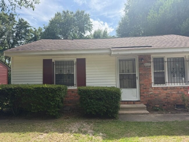 property at 5007 Higgins St