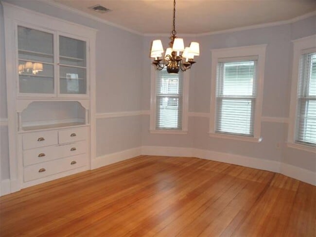 35 Frederick Ave, Unit 2 in Medford, MA - Building Photo - Building Photo