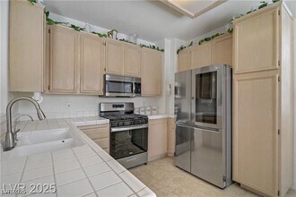 8116 Kokoma Dr in Las Vegas, NV - Building Photo - Building Photo