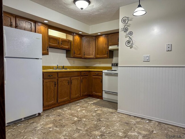 property at 2008 Forest Hills Dr