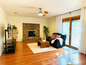 43 Benford Dr in West Windsor Township, NJ - Building Photo - Building Photo