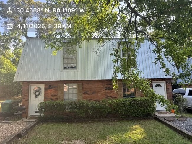 property at 318 W 9th Ave