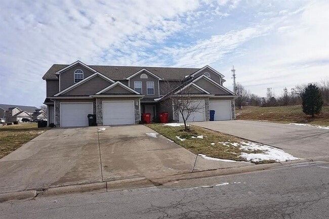 property at 712 SW Shadow Glen Dr