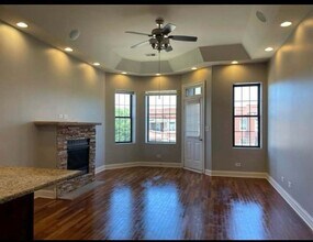 1519 E Marquette Rd in Chicago, IL - Building Photo - Building Photo