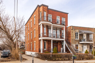 2301-2305 Des Carrières St in Montréal, QC - Building Photo