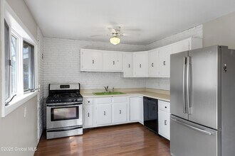 13 Holly Dr, Unit B011 in Saratoga Springs, NY - Building Photo - Building Photo