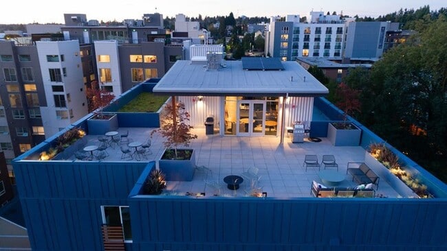 Track 66 Apartments in Seattle, WA - Foto de edificio - Building Photo