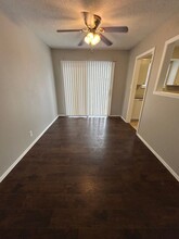 610 NE Lynn St in Lee's Summit, MO - Foto de edificio - Building Photo