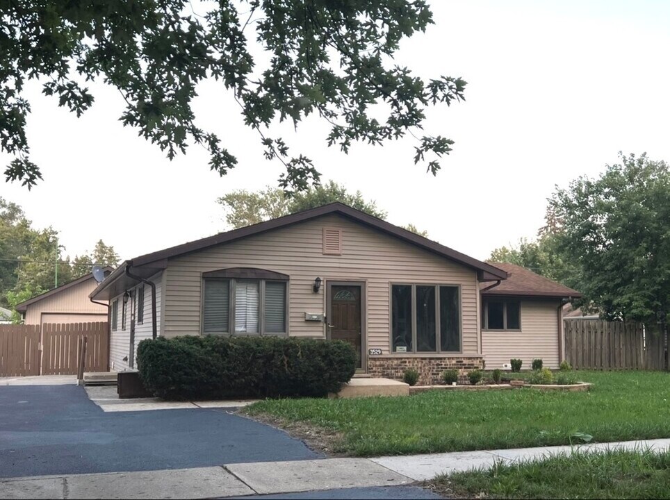 3529 Carpenter St in Steger, IL - Building Photo