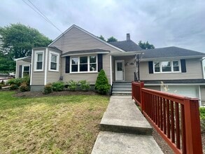 39 Mabel St in Ewing, NJ - Foto de edificio - Building Photo