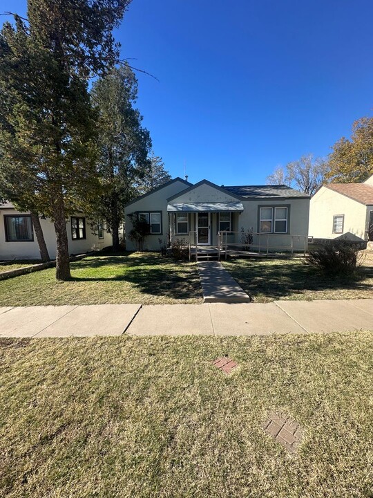 1812 Gidding St in Clovis, NM - Building Photo