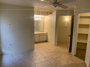 7200 T C Jester Blvd in Houston, TX - Foto de edificio - Building Photo