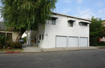 1226 Valley View Rd in Glendale, CA - Building Photo - Building Photo