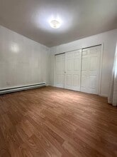 60 Creek Run Rd, Unit 1 in Newburgh, NY - Foto de edificio - Building Photo