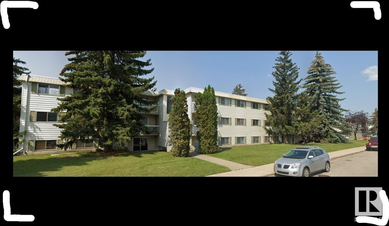 14404-1488A 88a St NW in Edmonton, AB - Building Photo