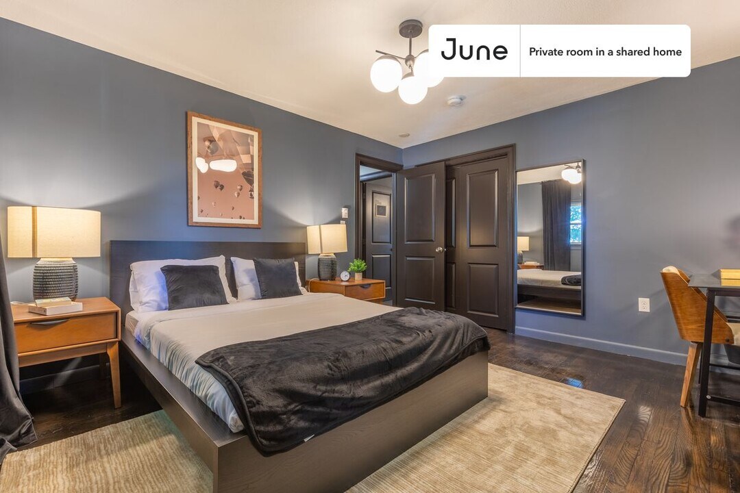 Private bedroom in 6 bed/4 bath Home in Boston, MA - Building Photo