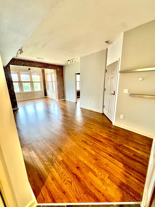 200 E 43rd St, Unit Berkeley condo in Kansas City, MO - Building Photo